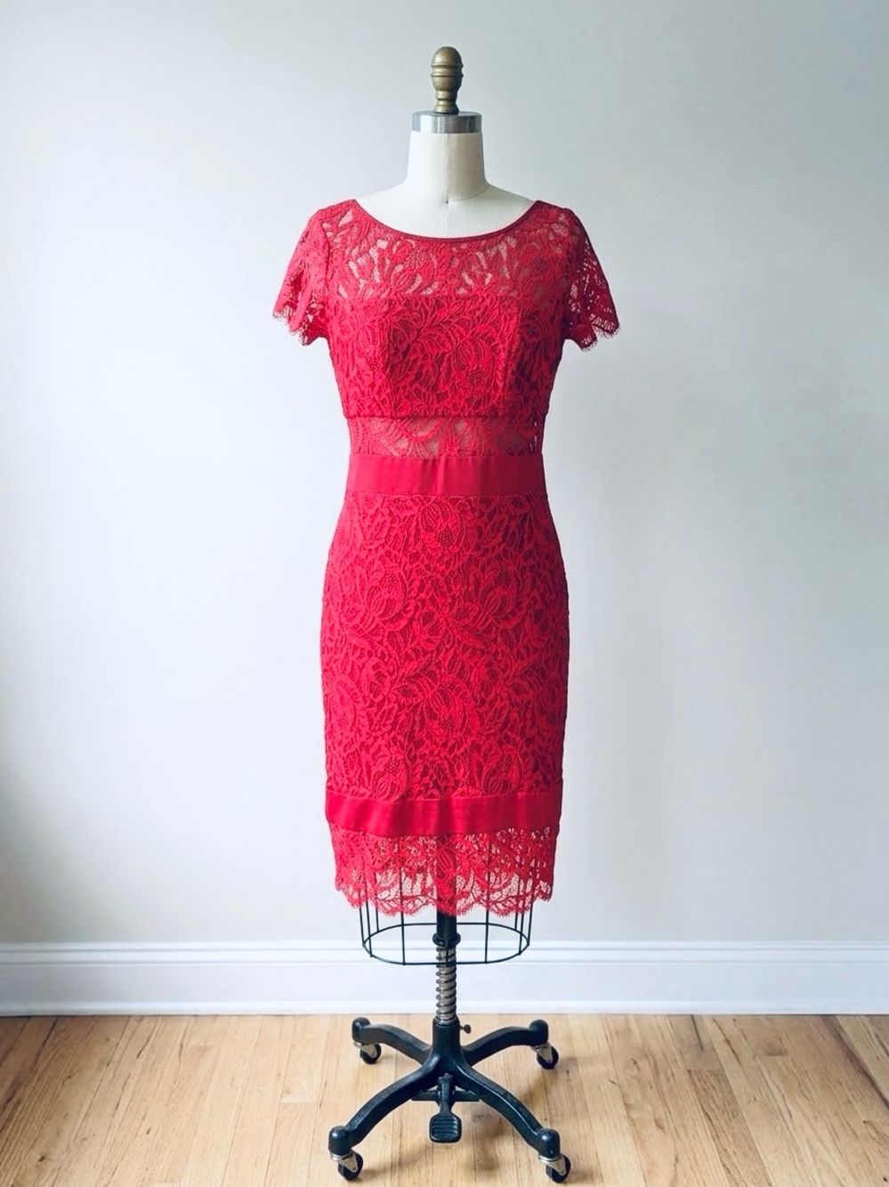 Vintage 1990s Y2K Nicole Miller red lace cocktail dress 4